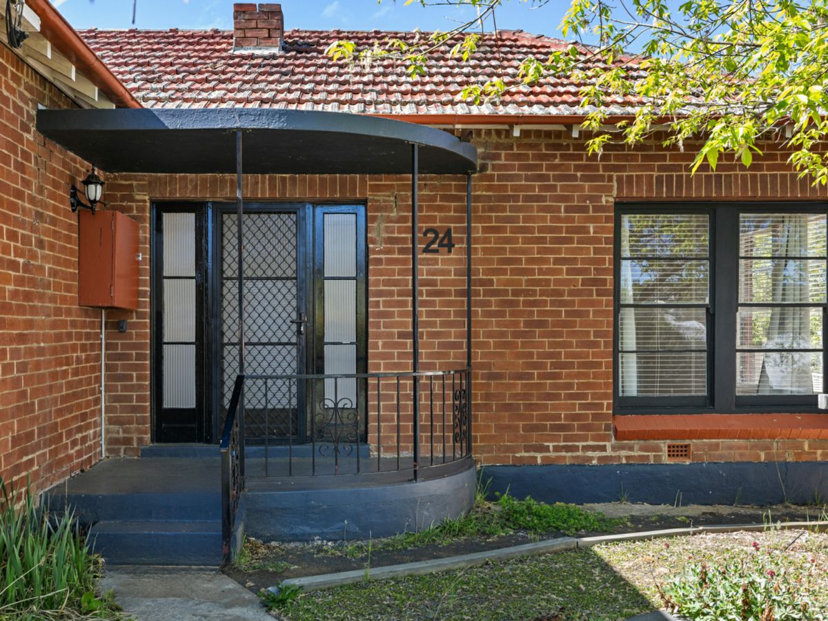 24 Commissioner Street, Cooma - image 2