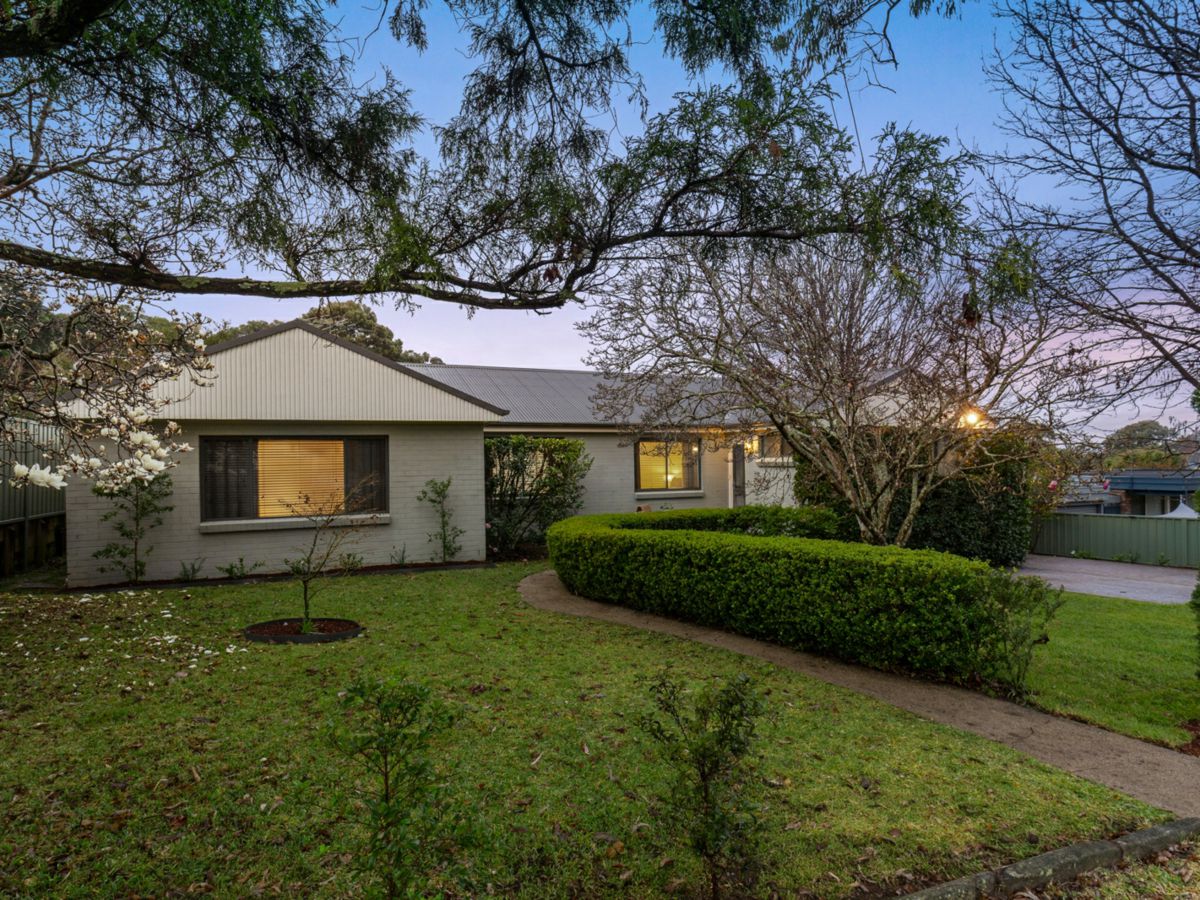 8 Heather Road, Winmalee - image 1