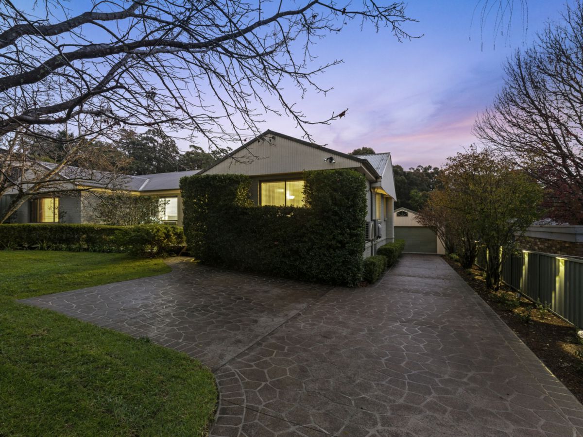 8 Heather Road, Winmalee - image 2