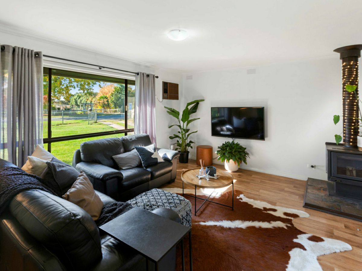 8A Logan Street, Mansfield - image 2