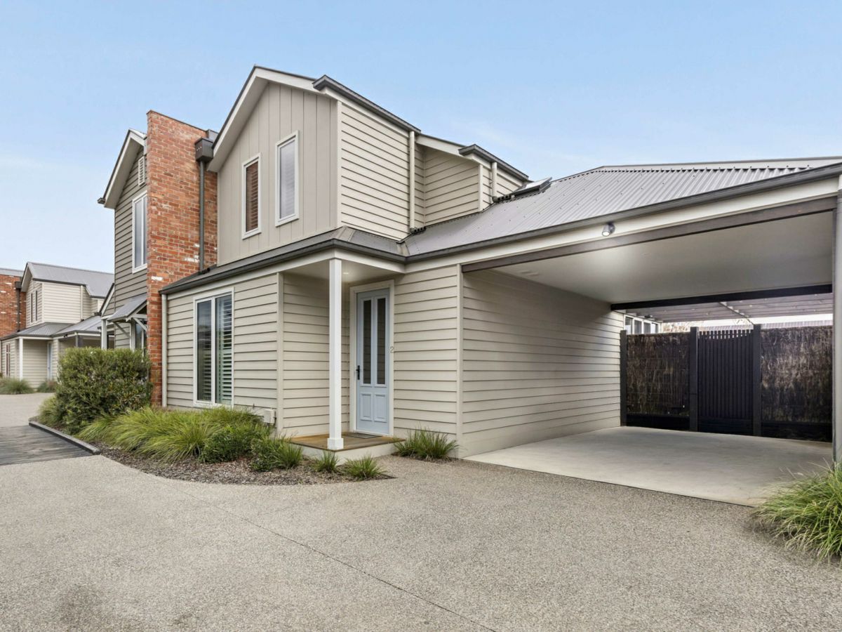 2/12 Hunter Street, Mansfield - image 2