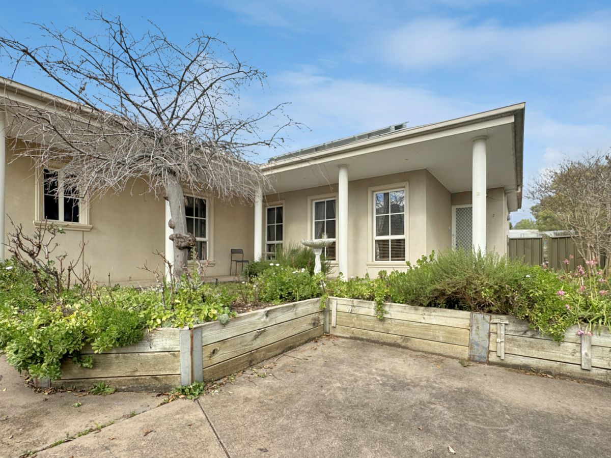 2/14 Somerset Crescent, Mansfield - image 1