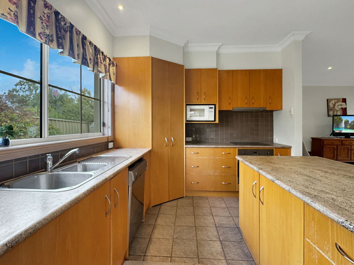2/14 Somerset Crescent, Mansfield - image 2