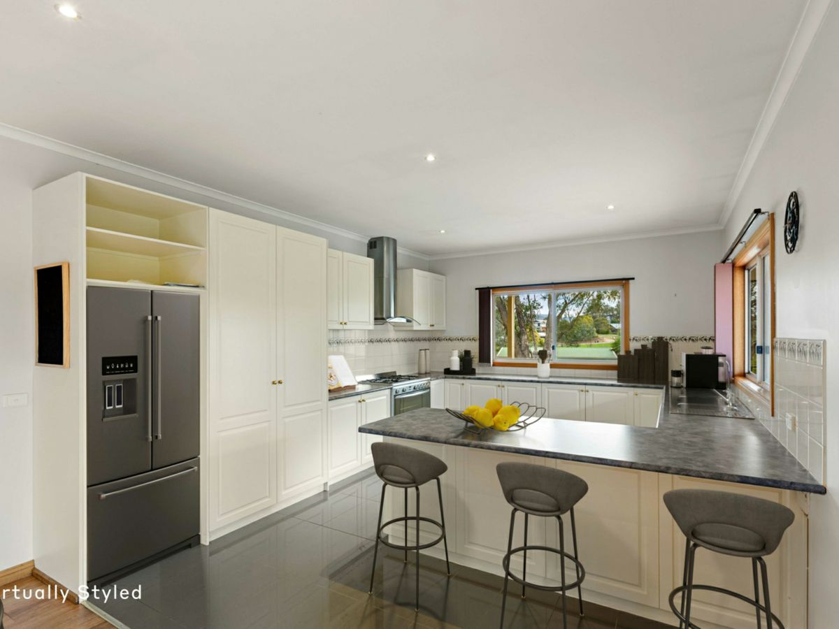 5 The Dress Circle, Mountain Bay - image 2