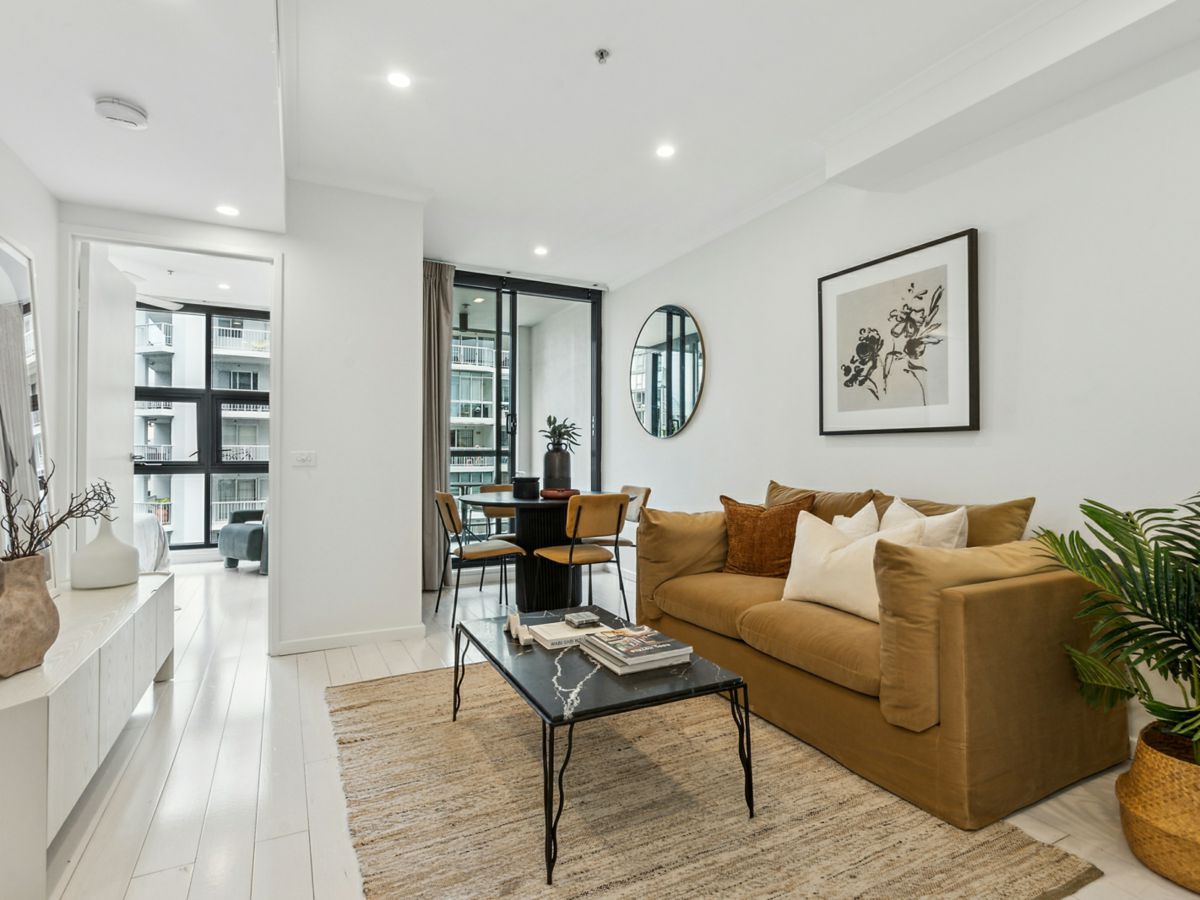 905/174 Goulburn Street, Surry Hills - image 1