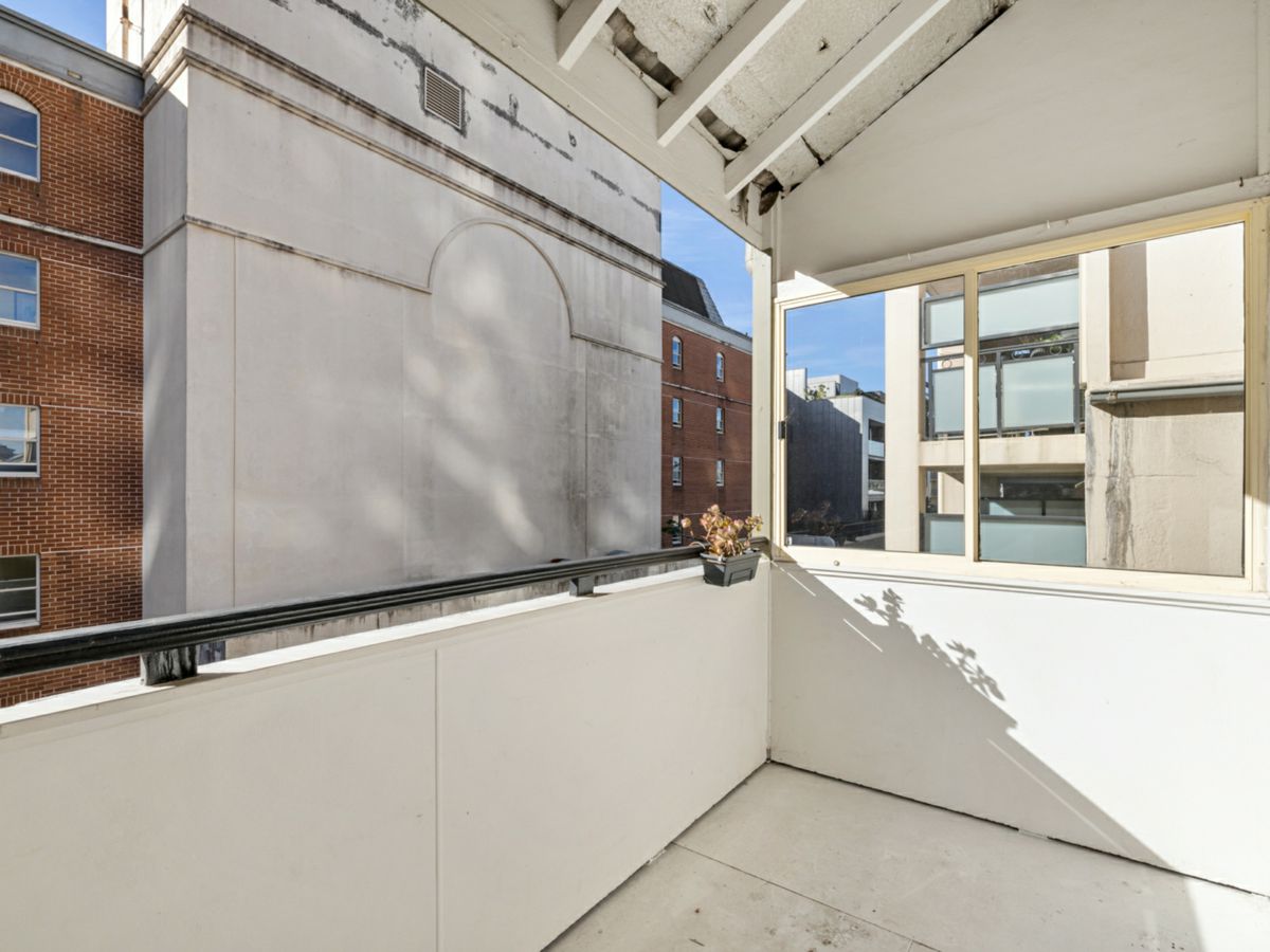 16/26 Kings Cross Road, Potts Point - image 2