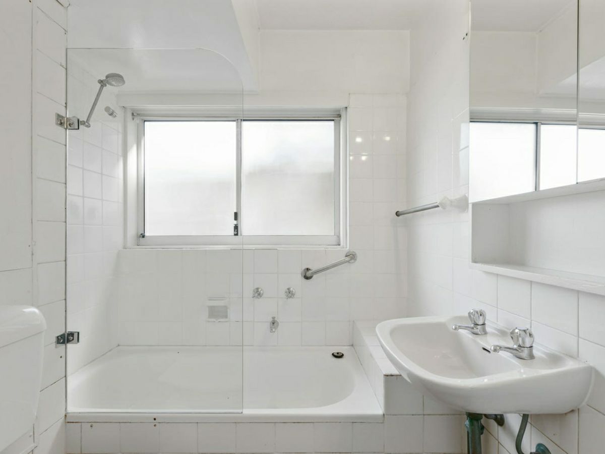 18/15 Wylde Street, Potts Point - image 2