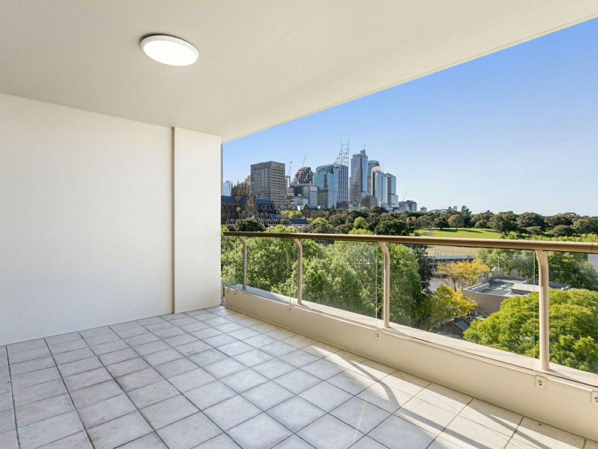 706/63 Crown Street, Woolloomooloo - image 3
