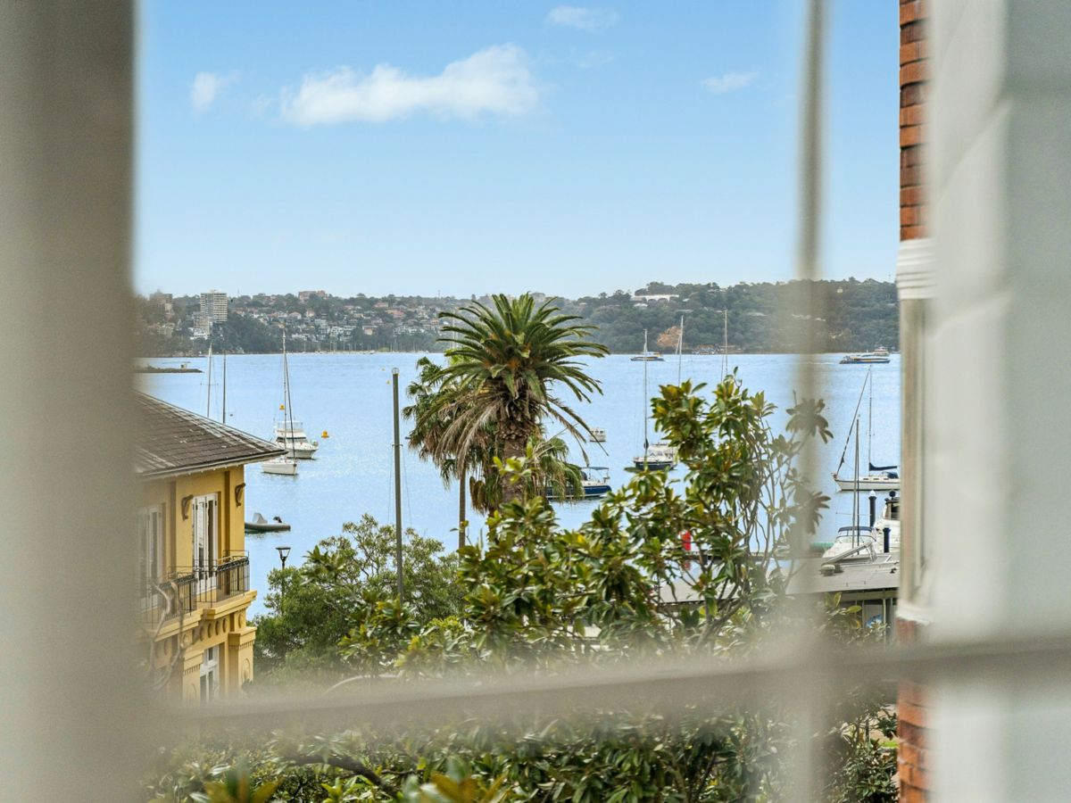 11/4 Ithaca Road, Elizabeth Bay - image 3
