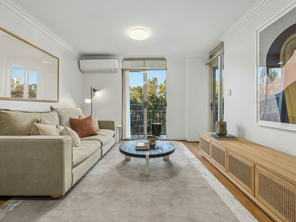 49/27 Palmer Street, Woolloomooloo - image 1
