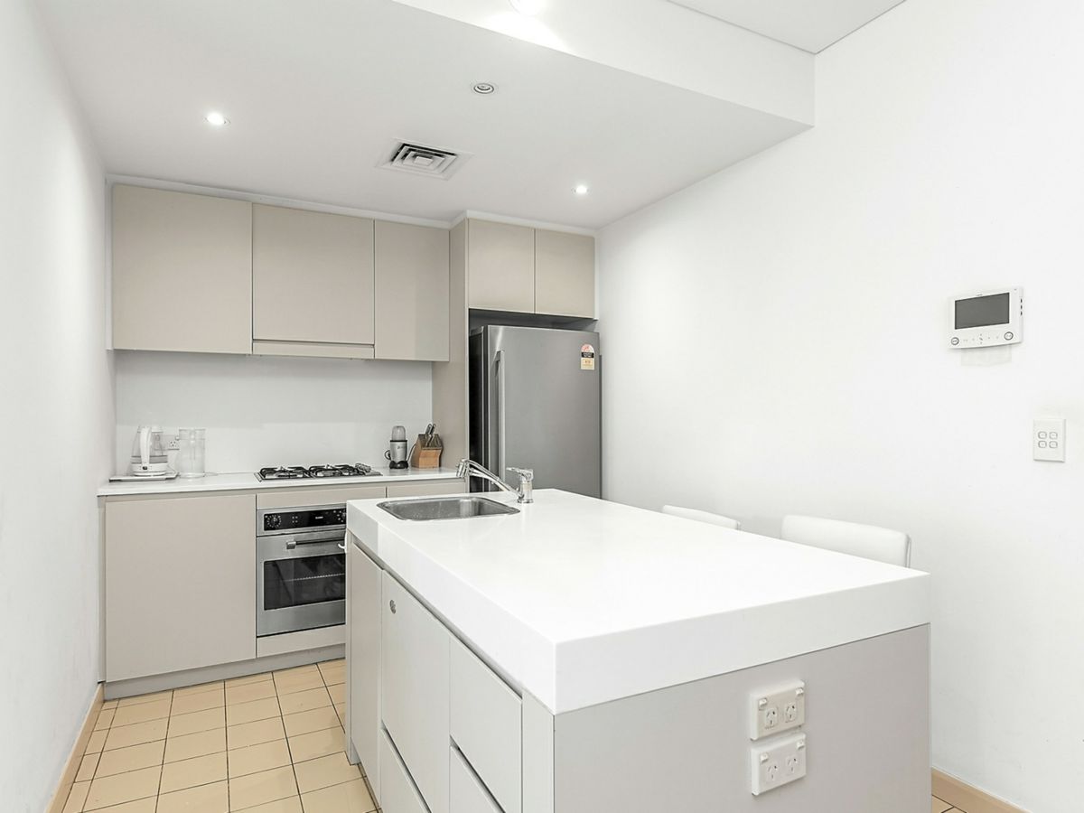 705/45 Shelley Street, Sydney - image 3