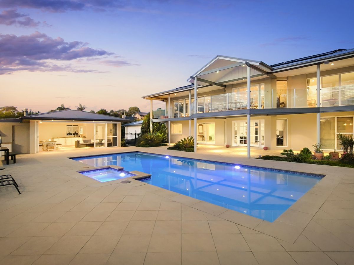 18 Boronia Road, Ingleside - image 1