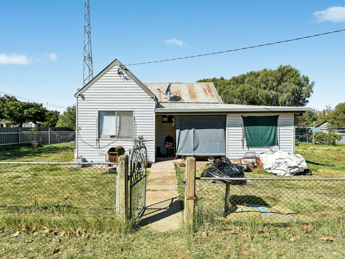 20 Grosvenor Street, Narrandera - image 1