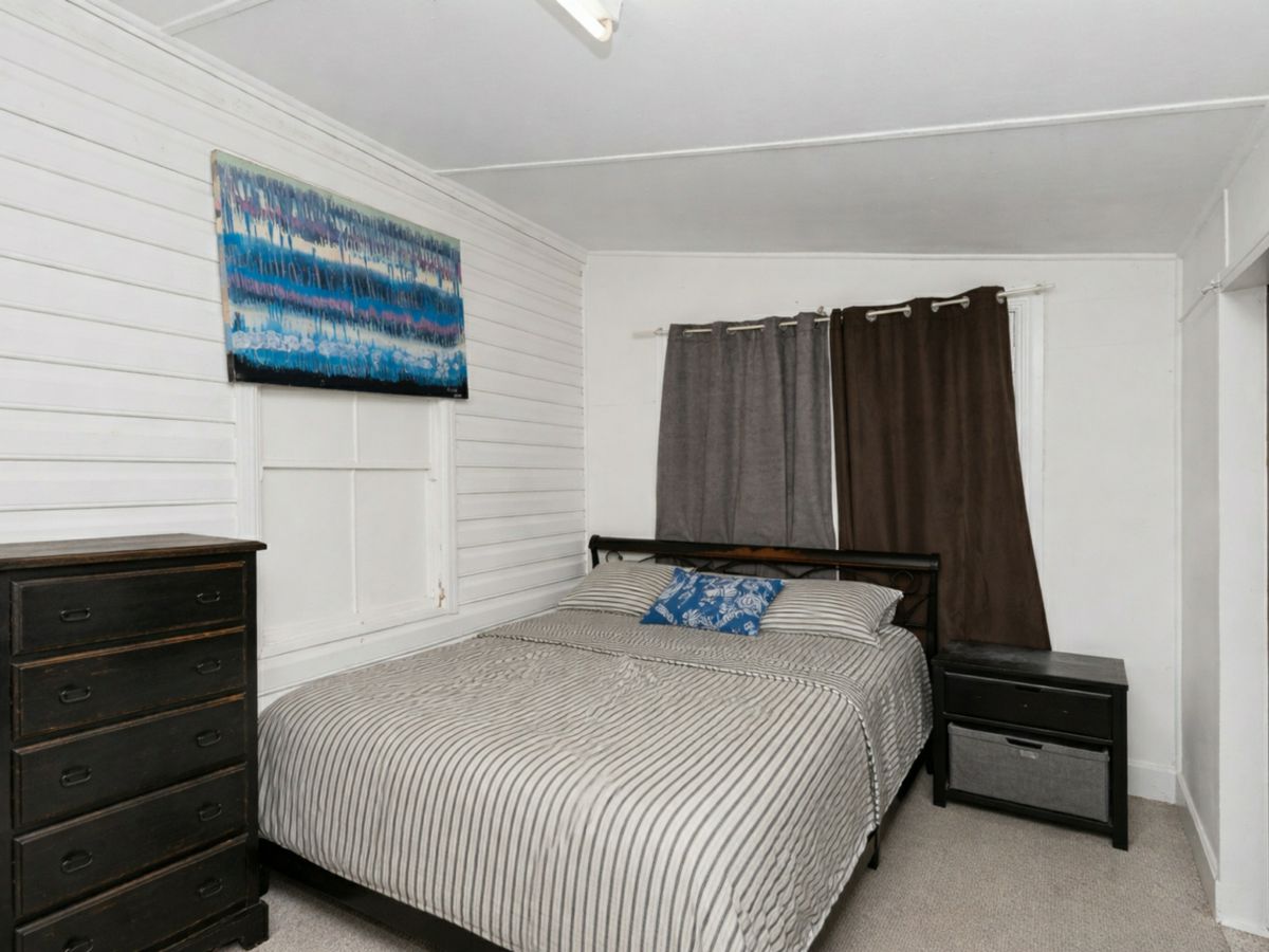 19 Grosvenor Street, Narrandera - image 2