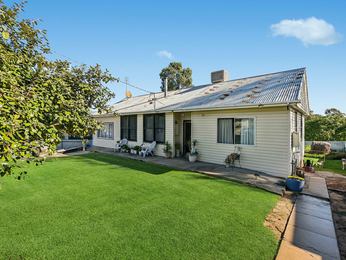 38 Frederica Street, Narrandera - image 1