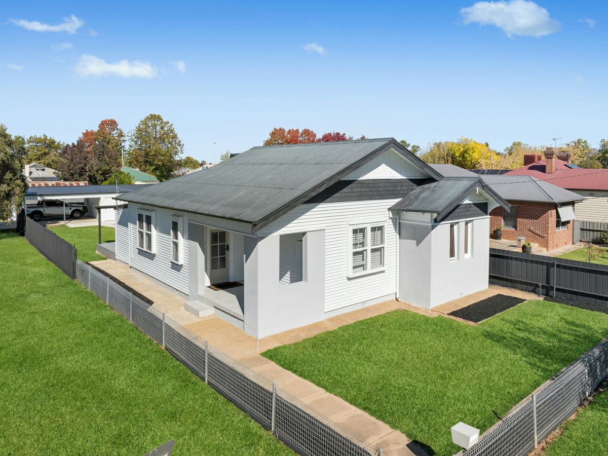 56 Crown Street, Cootamundra - image 1