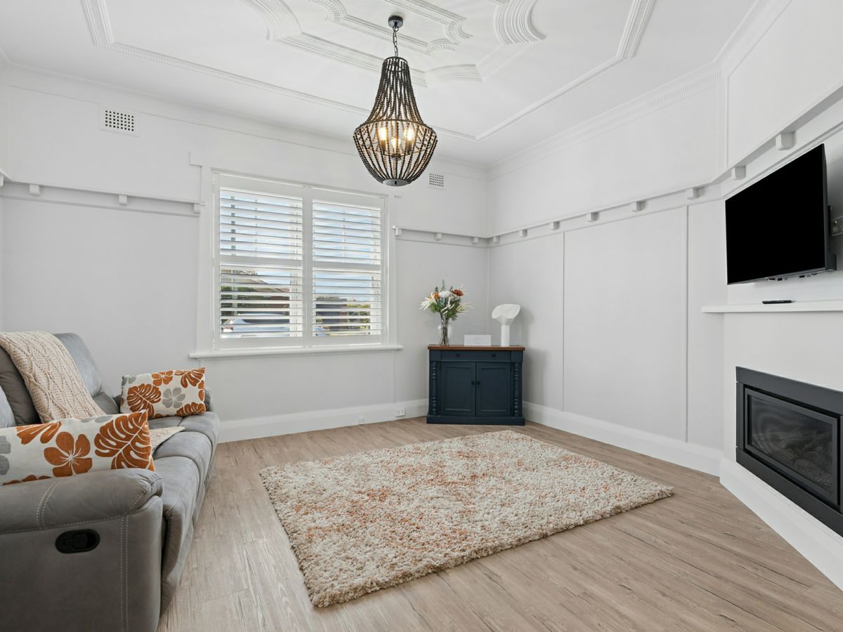 56 Crown Street, Cootamundra - image 3