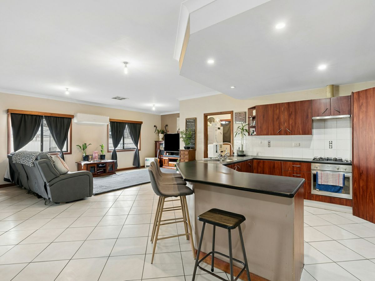 70 Cassin Street, Wyalong - image 2