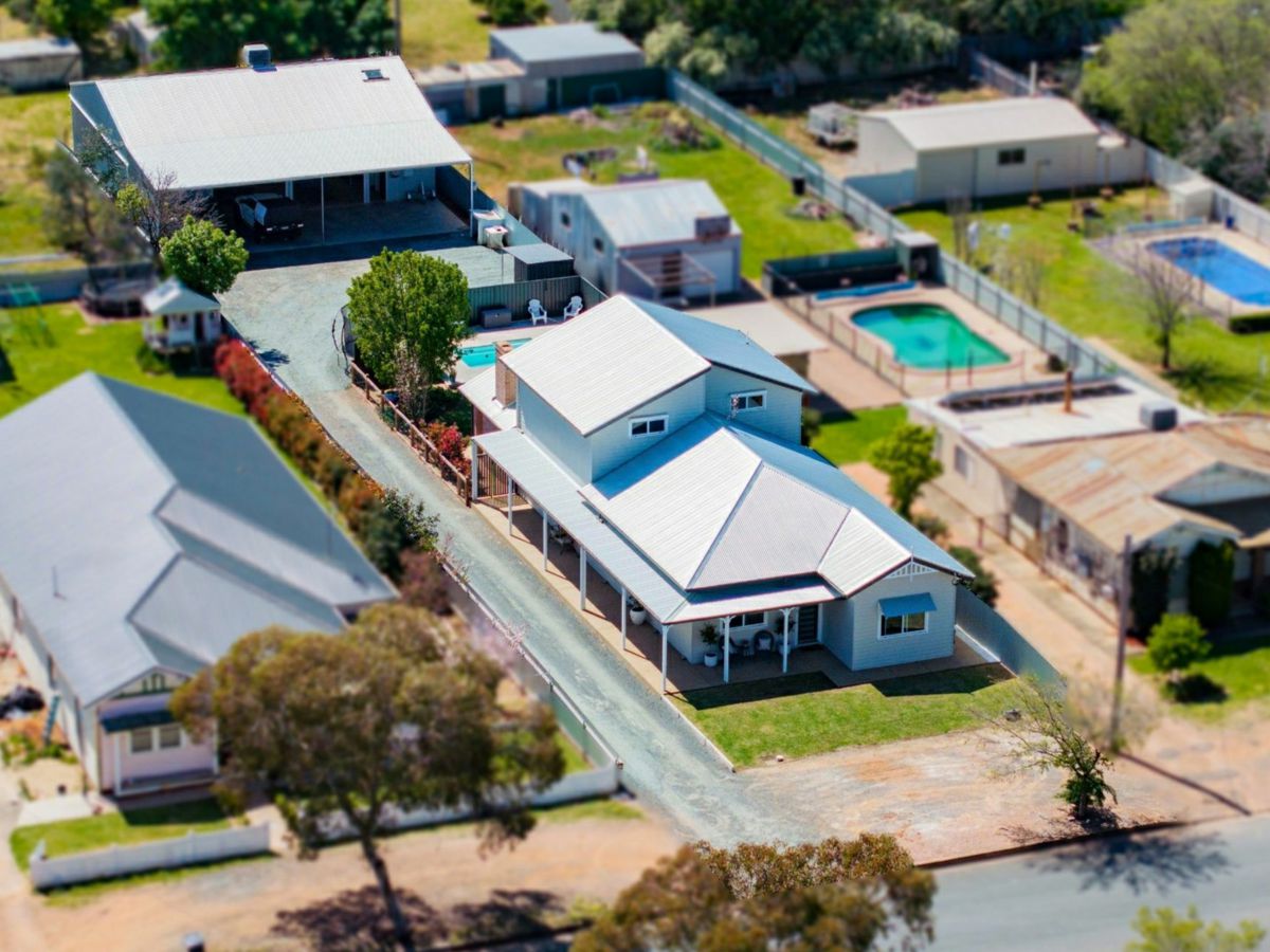 107 Kitchener Road, Temora - image 1