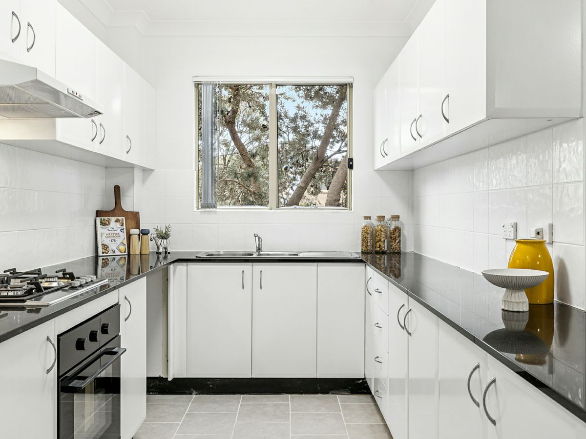 10/2 Lister Avenue, Rockdale - image 3
