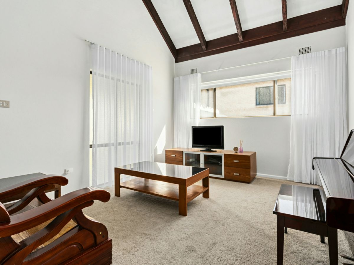 10 Taronga Street, Hurstville - image 2