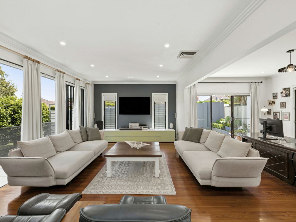 150 Hillcrest Avenue, Hurstville Grove - image 2