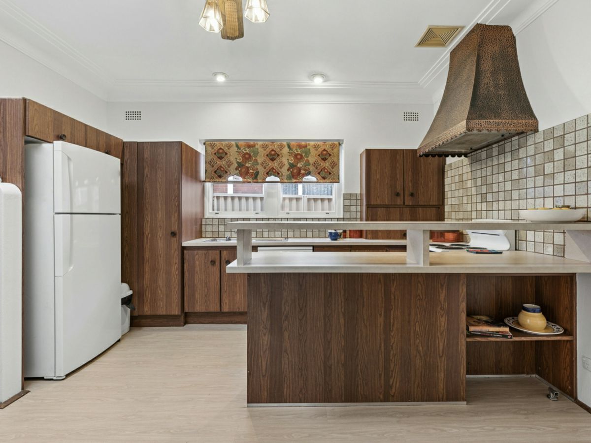 123 Tallawalla Street, Beverly Hills - image 3