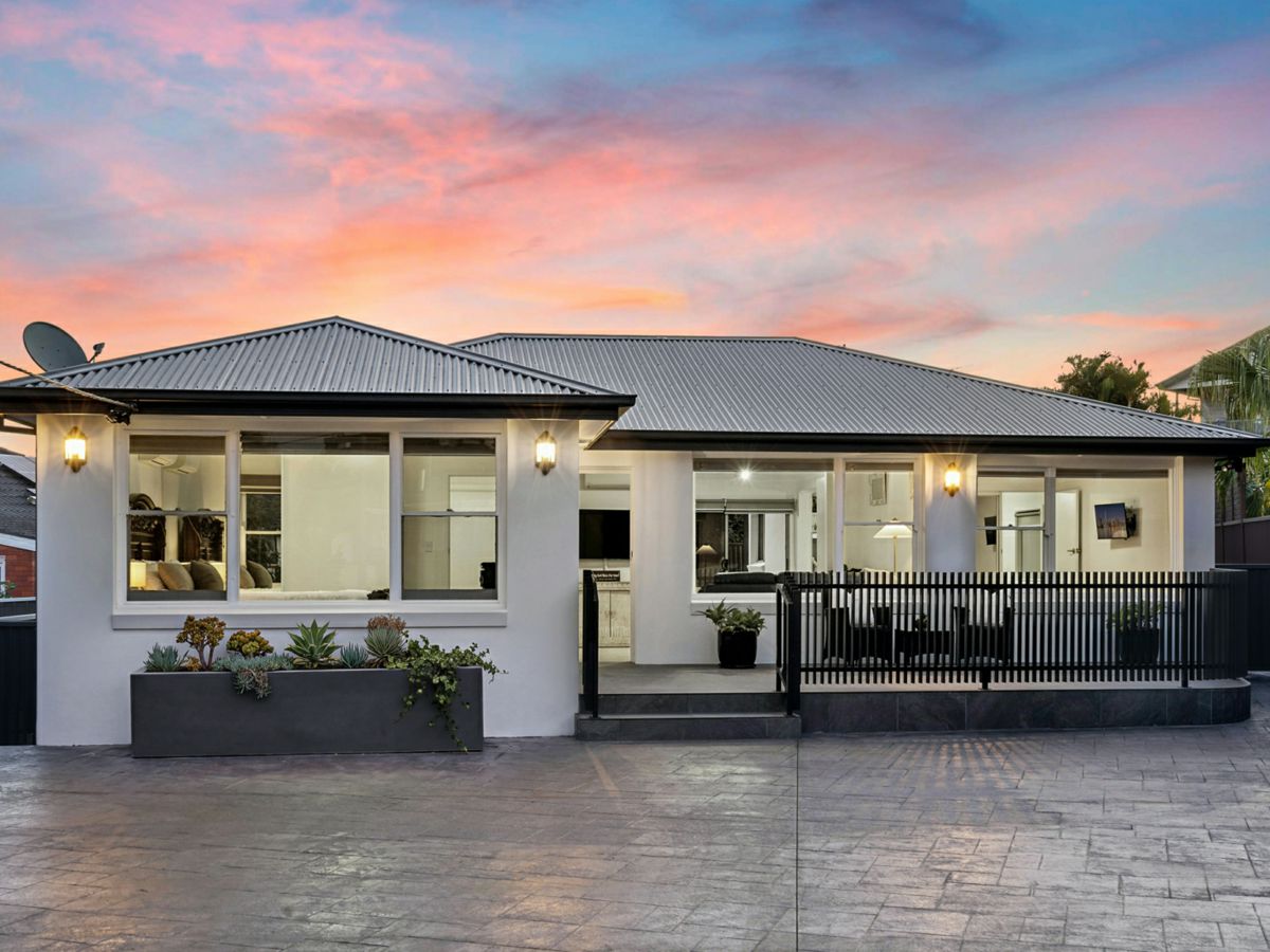 4 Enid Avenue, Roselands - image 1