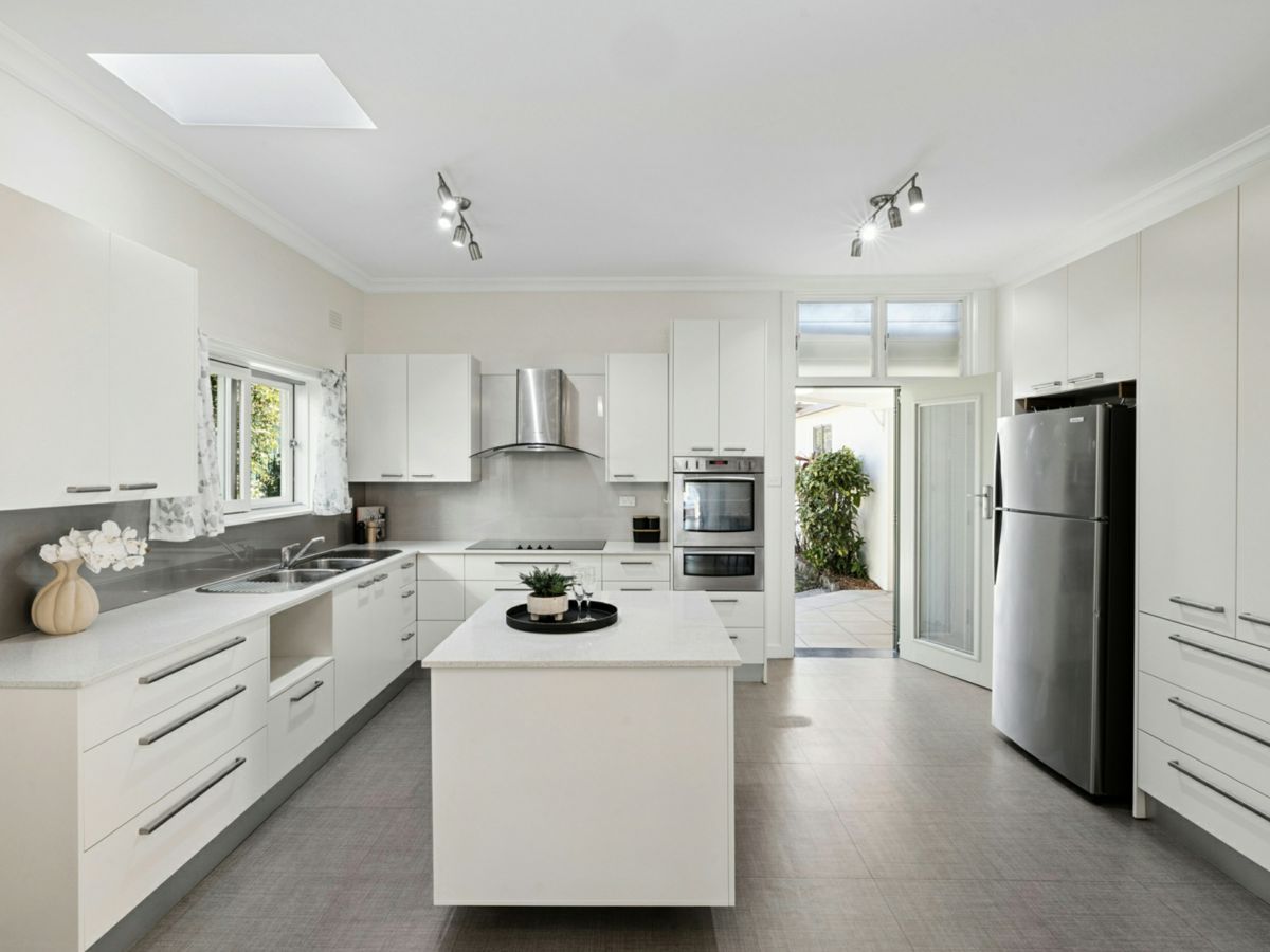 77 Staples Street, Kingsgrove - image 3