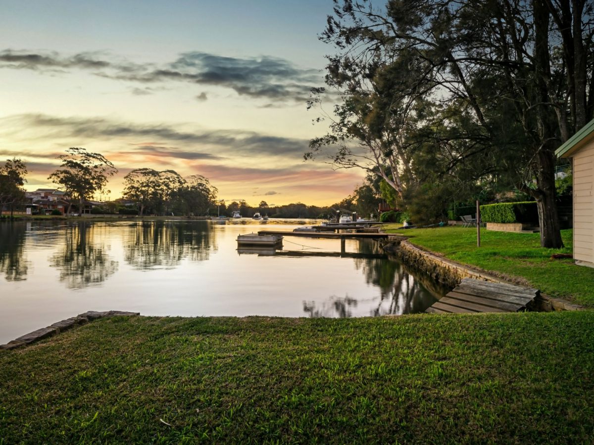 65 Burbank Avenue, Picnic Point - image 1