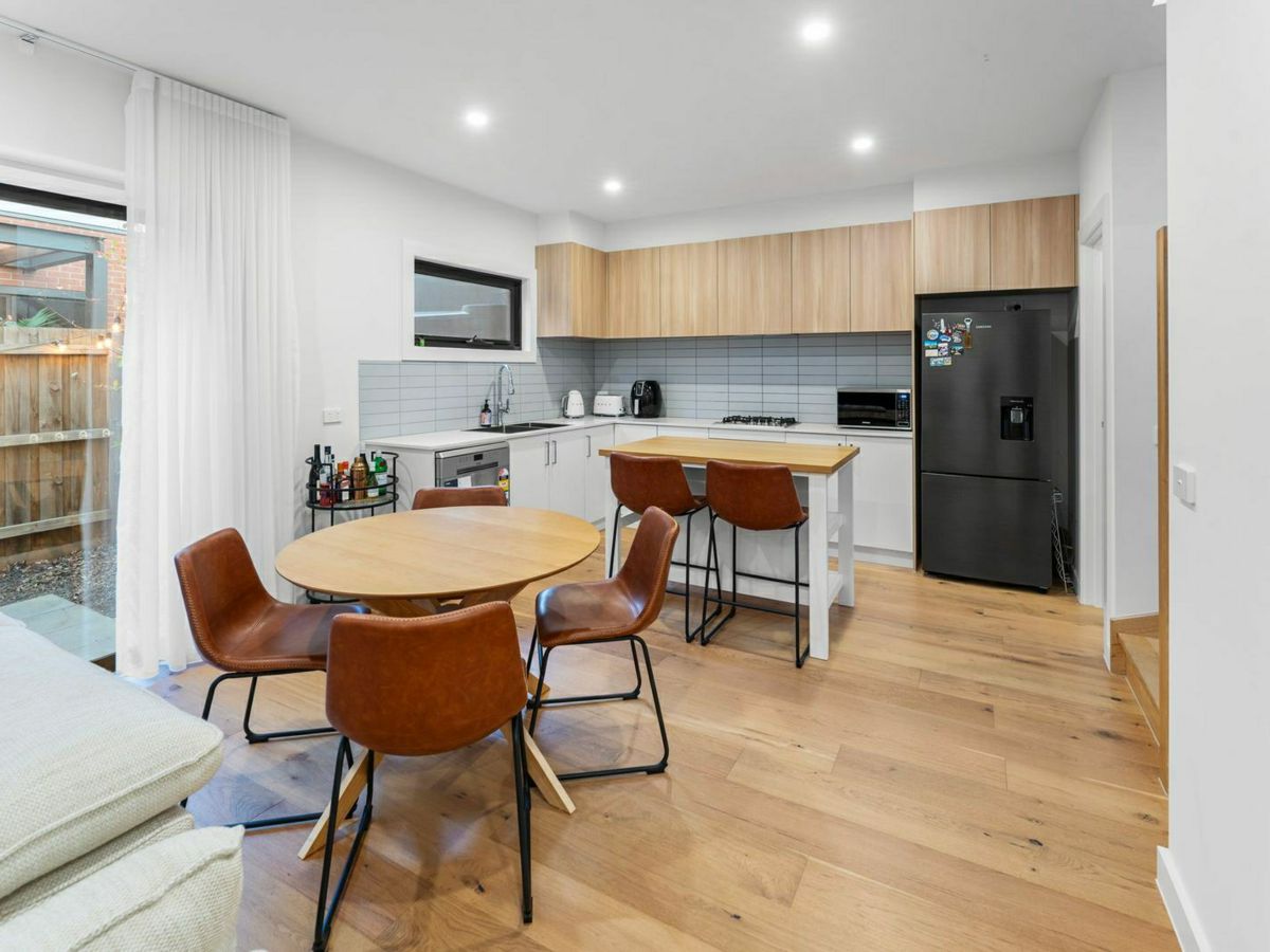 2/13 Redwood Street, Heidelberg West - image 2