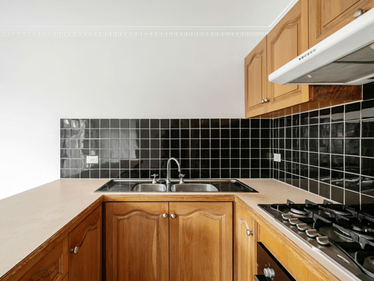6/44 The Avenue, Coburg - image 2