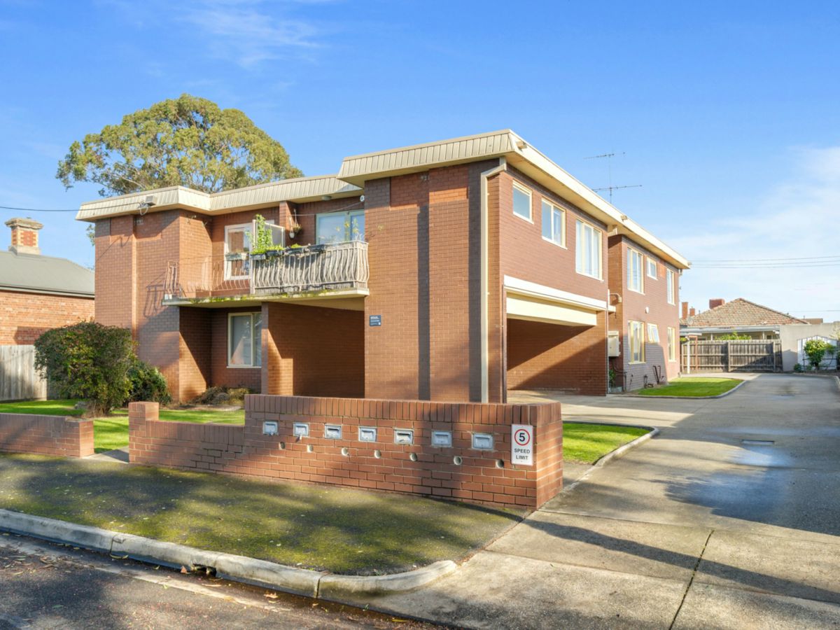 4/17 Stock Street, Coburg - image 1