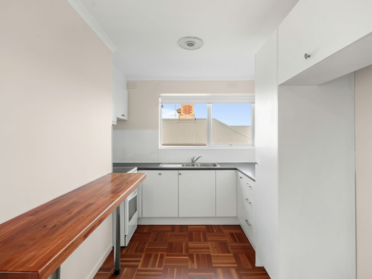 4/17 Stock Street, Coburg - image 2
