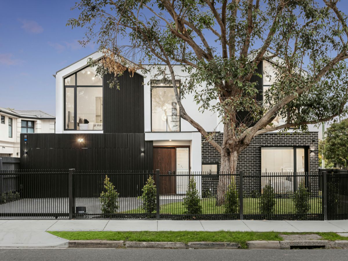 72 Oriel Road, Ivanhoe - image 1