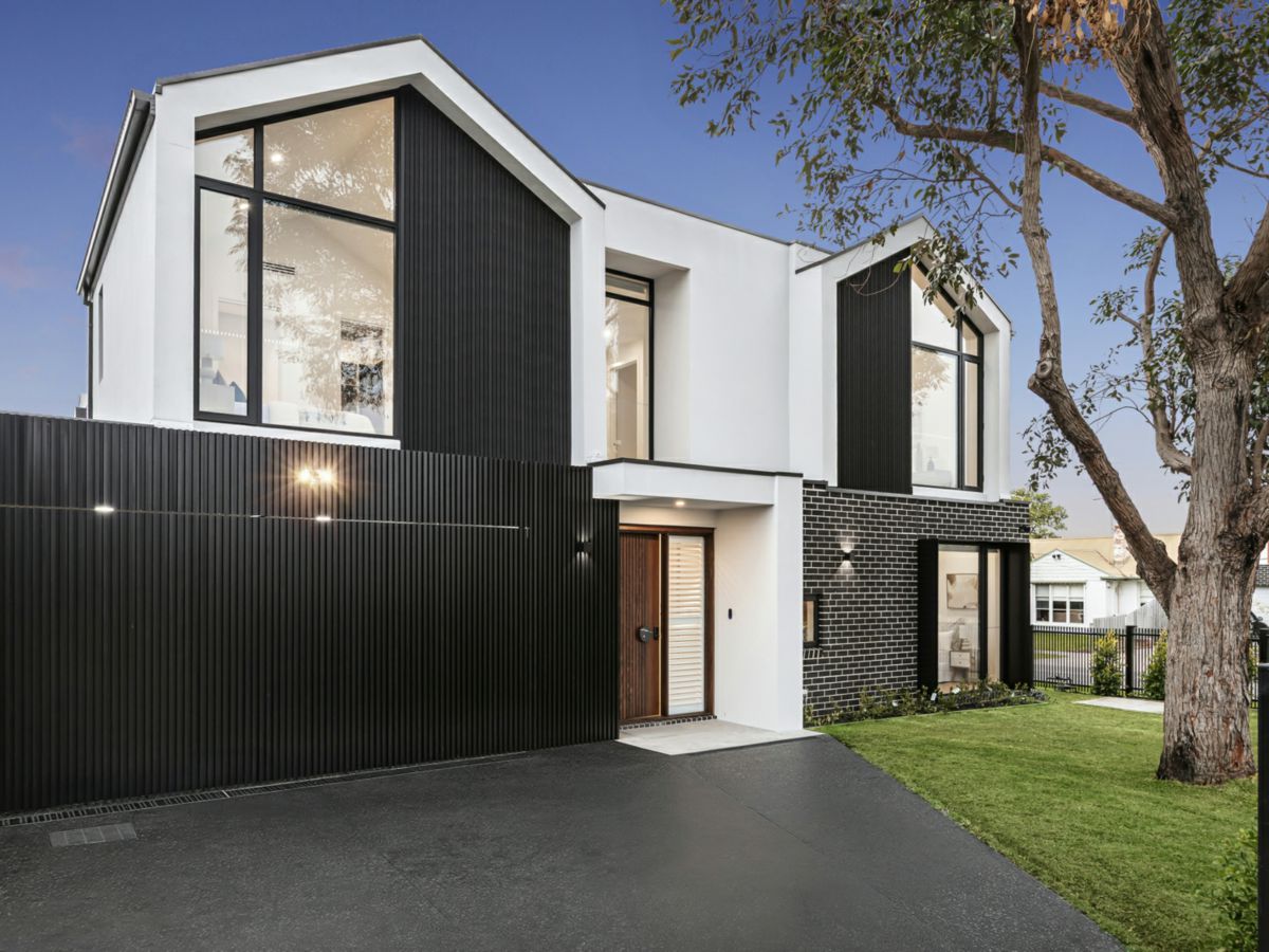 72 Oriel Road, Ivanhoe - image 2