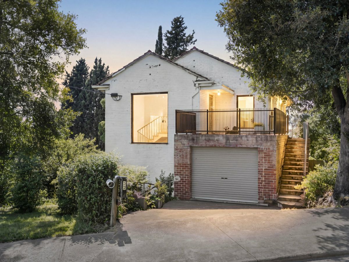 32 Outlook Drive, Eaglemont - image 1