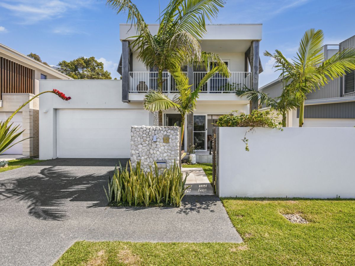 3 Oceanfront Drive, Sapphire Beach - image 3