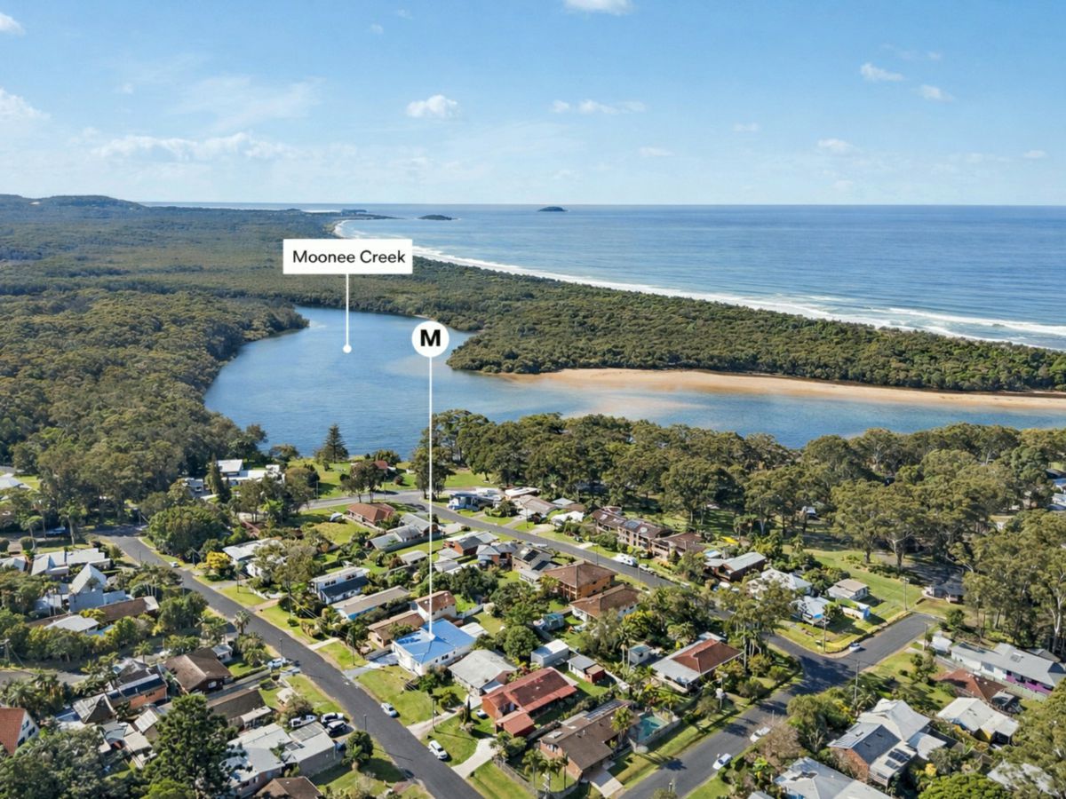 15 Wansborough Avenue, Moonee Beach - image 1