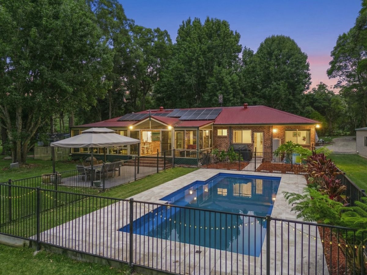 10 Pony Court, Moonee Beach - image 1
