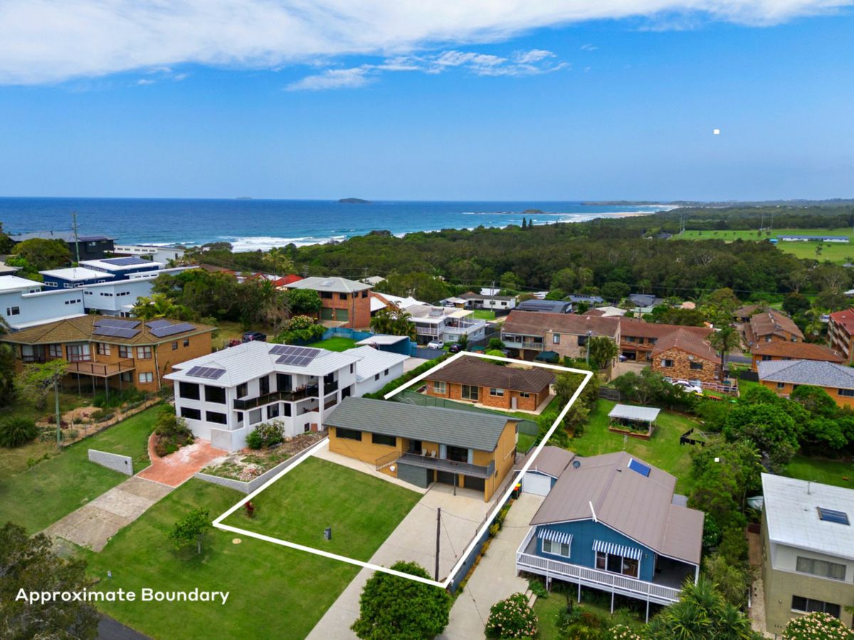22 & 22A Ocean Street, Woolgoolga - image 1