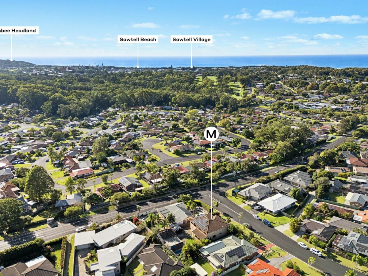 4 Royal Palm Drive, Sawtell - image 1