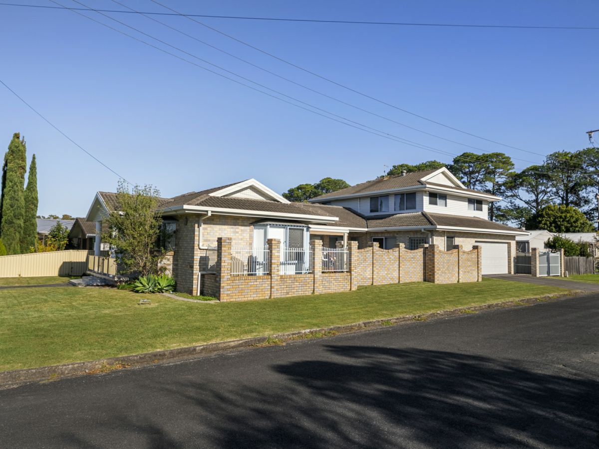 93 Circular Avenue, Sawtell - image 1