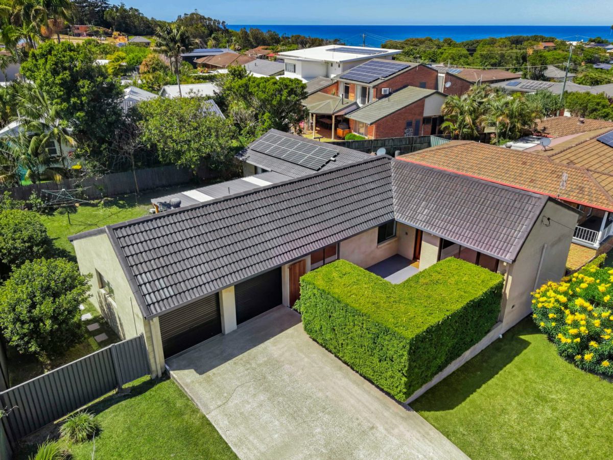 3 Warrawee Street, Sapphire Beach - image 3