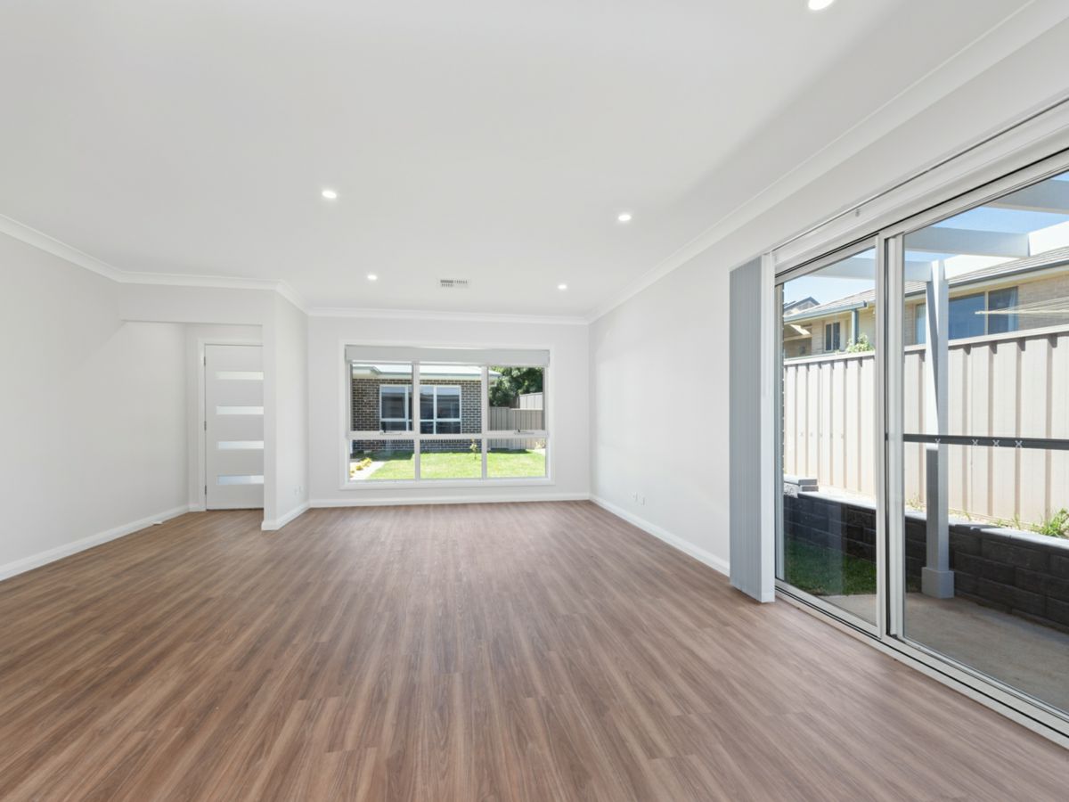 4/62A Kearneys Drive, Orange - image 2