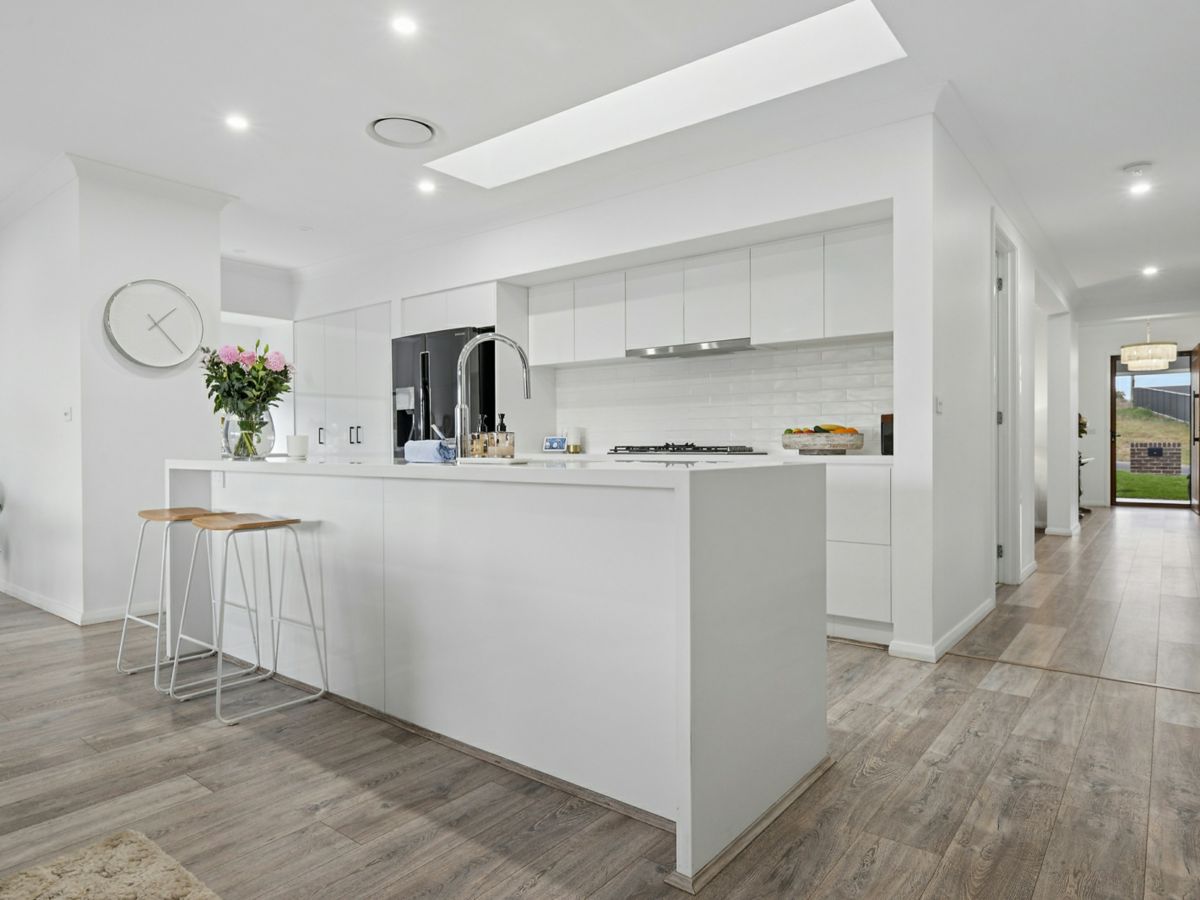 28 Westerly Drive, Orange - image 1