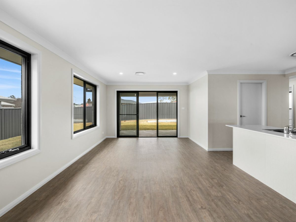 12 Edye Circuit, Orange - image 2