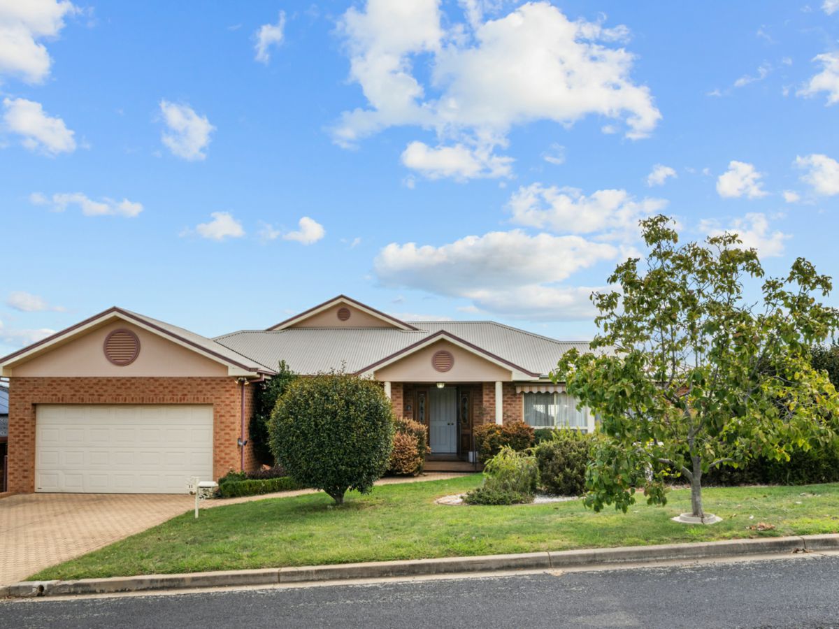 11 Magnolia Way, Orange - image 1