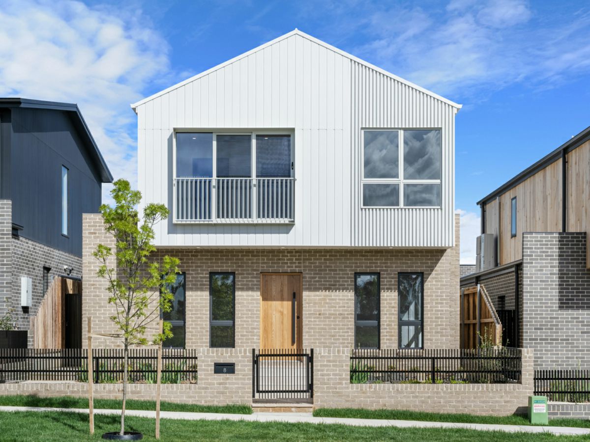 8 Woodlands Circuit, Orange - image 1