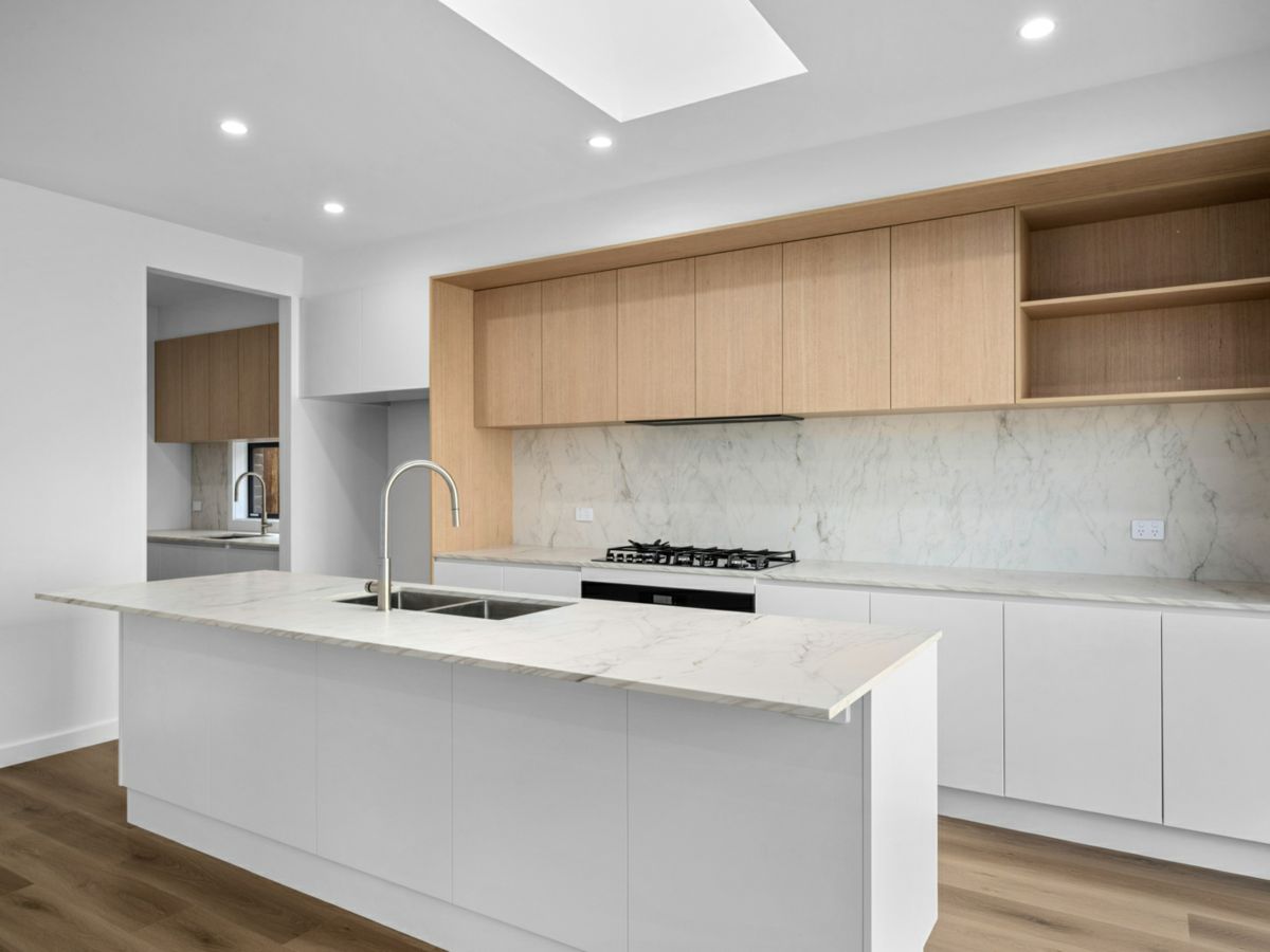 8 Woodlands Circuit, Orange - image 2